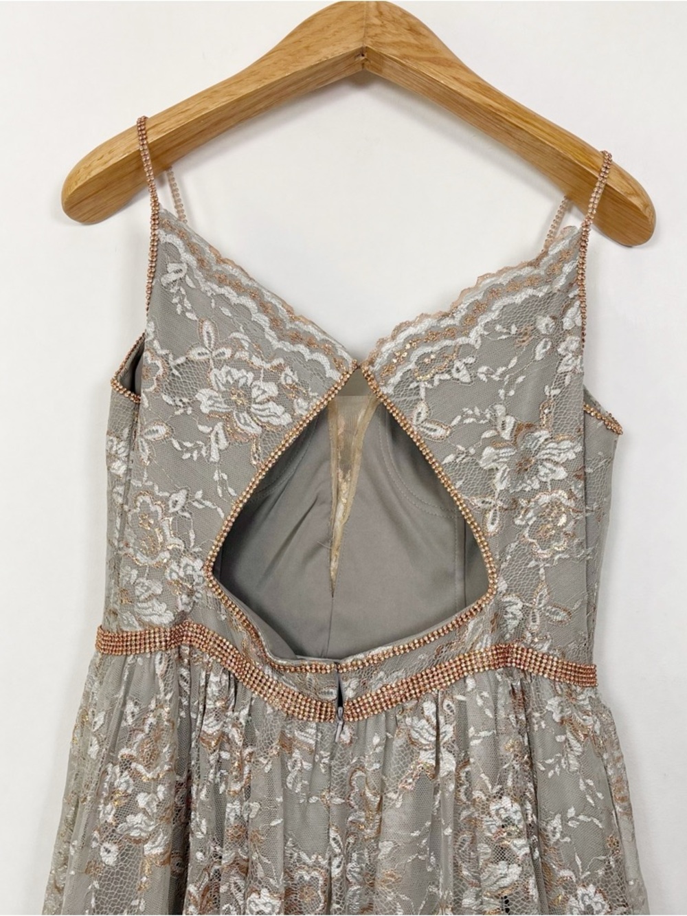 Elegant Silver & Gold Long Floral Lace Evening Gown by Colors Dress Size 14‎ - Picture 8 of 16